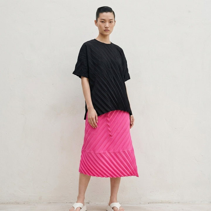 Angle Pleats Short Sleeve Top | me Issey Miyake | Club21 - lifestyle