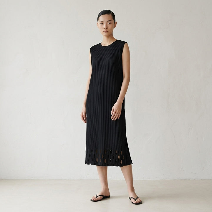 Aperture Pleats Dress | me Issey Miyake | Club21 - lifestyle