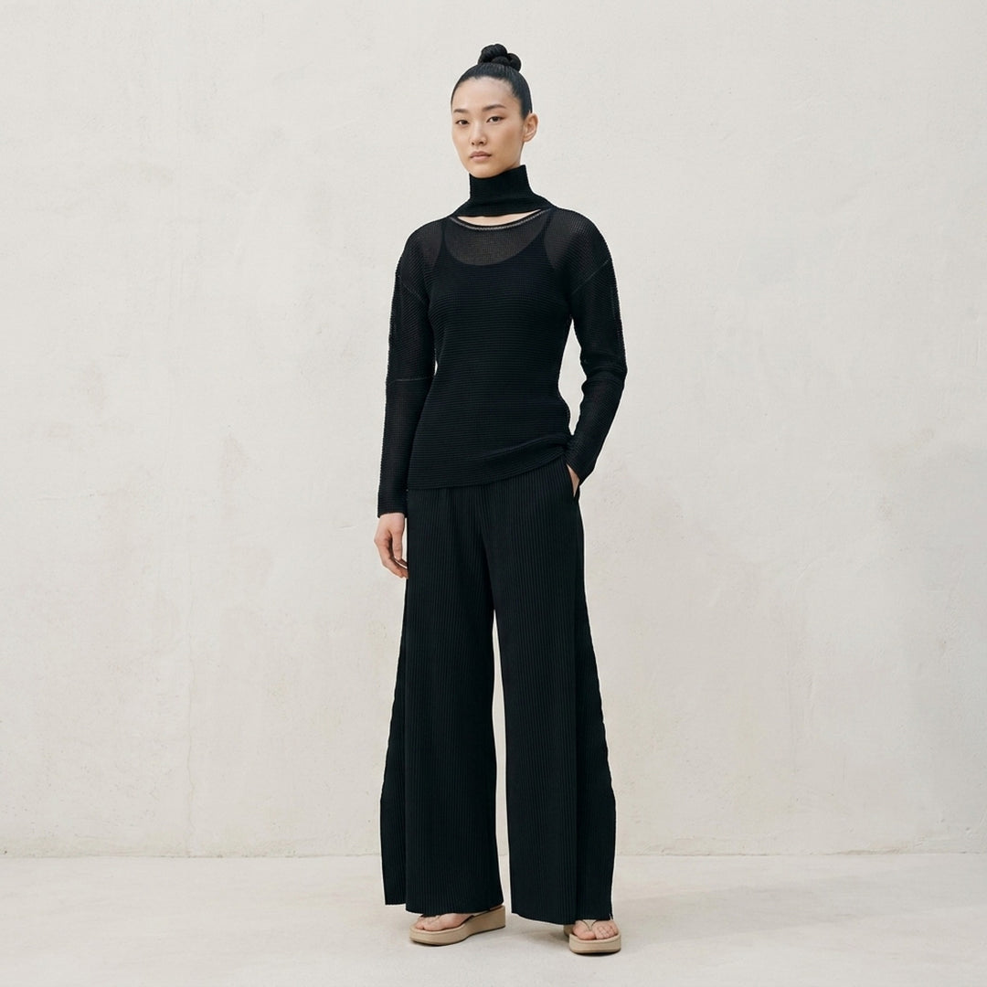 Knit Stretch Pleats Turtleneck Top | me Issey Miyake | Club21 - lifestyle