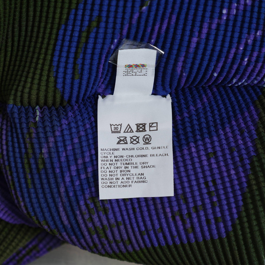 Club21 - me ISSEY MIYAKE - Bangs Top - PLEATED TOPS - Khaki-Hued