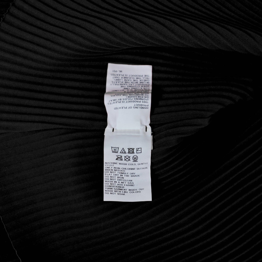 Club21 - me ISSEY MIYAKE - Curve Pleats Cardigan - PLEATED CARDIGANS - Black