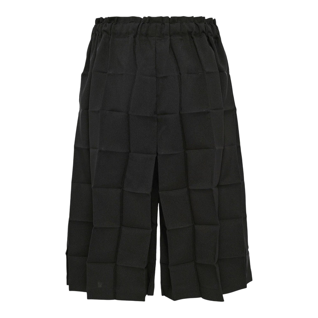 Club21 - me ISSEY MIYAKE - Dice Pleats Bottom Shorts - PLEATED SHORTS - Black