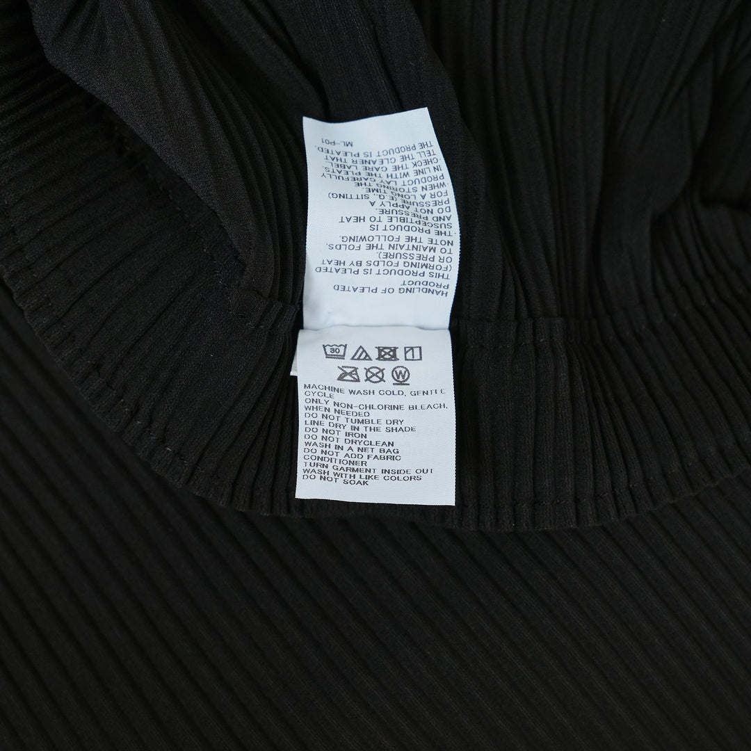 Club21 - me ISSEY MIYAKE - Fine Knit Pleats Bottom 1 Curve Pants - PLEATED PANTS - Black