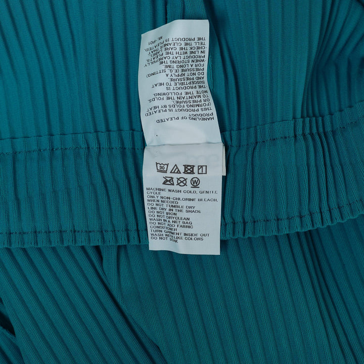 Club21 - me ISSEY MIYAKE - Fine Knit Pleats Bottom 1 Stripe Pants - PLEATED PANTS - Turquoise