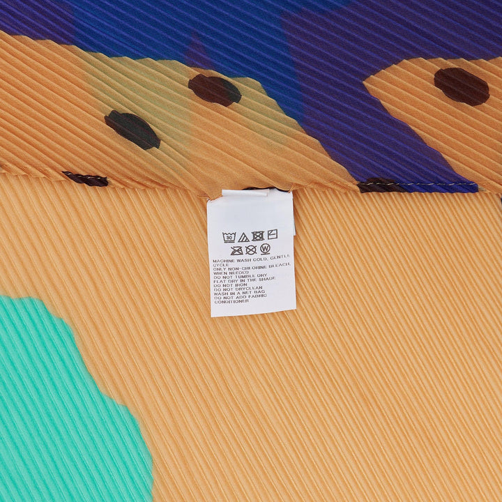 Club21 - me ISSEY MIYAKE - Grow Pleats Stole - SCARVES - Beige-Hued