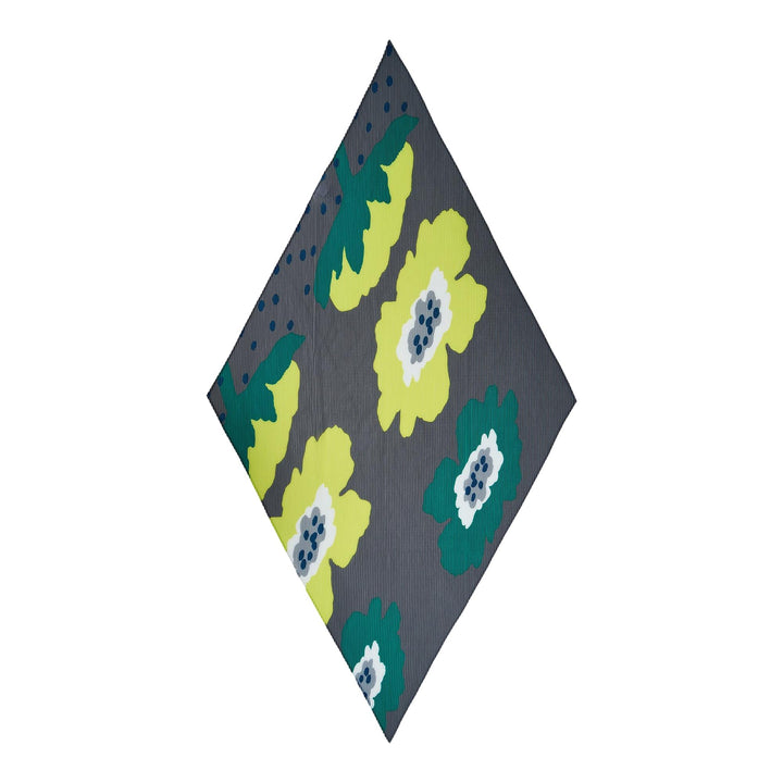 Club21 - me ISSEY MIYAKE - Grow Pleats Stole - SCARVES - Charcoal-Hued