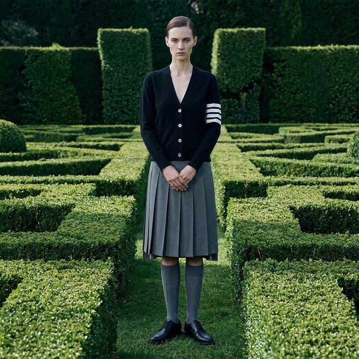 Relaxed Fit V-Neck Cardigan | Thom Browne | Club21 - lifestyle