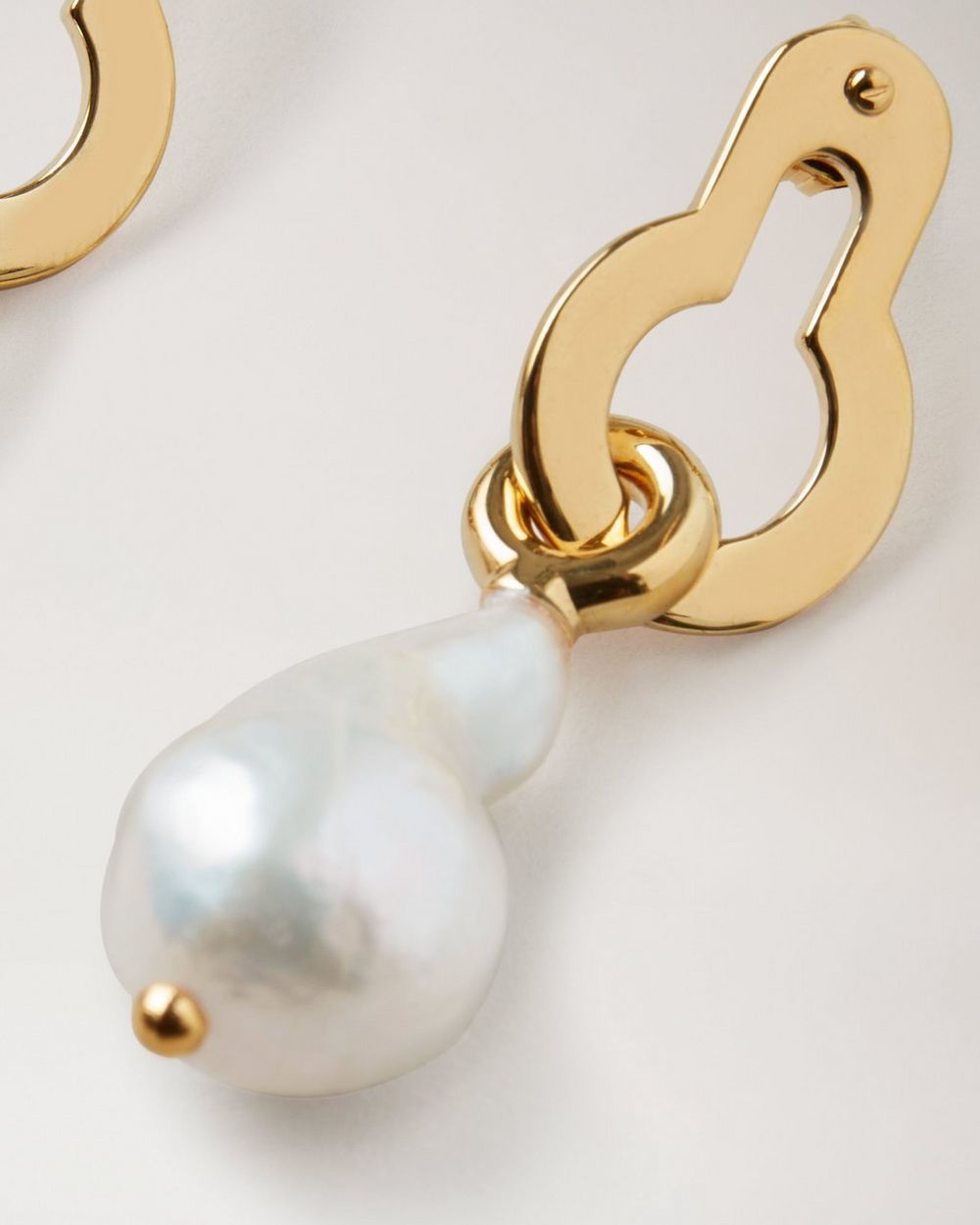 Mulberry Amberley Baroque Pearl Earring Gold 2
